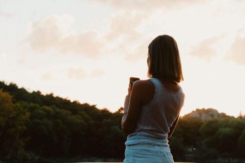 8 Best Apps for Solo Travelers to Meet People and Stay Connected (2026)