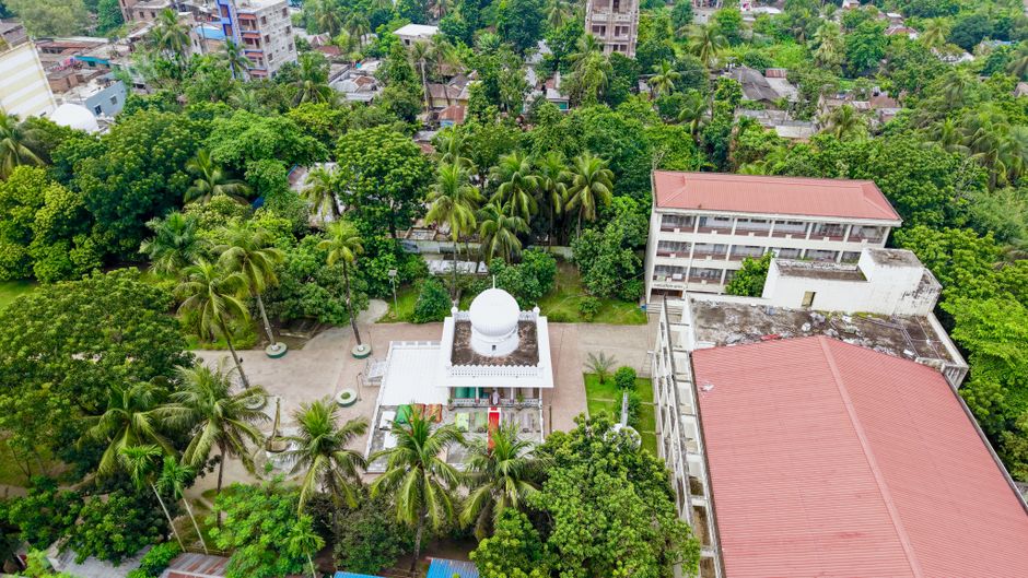 A bird's-eye view of the Lalon Shah Mausoleum and lush surroundings in Kushtia, Bangladesh.