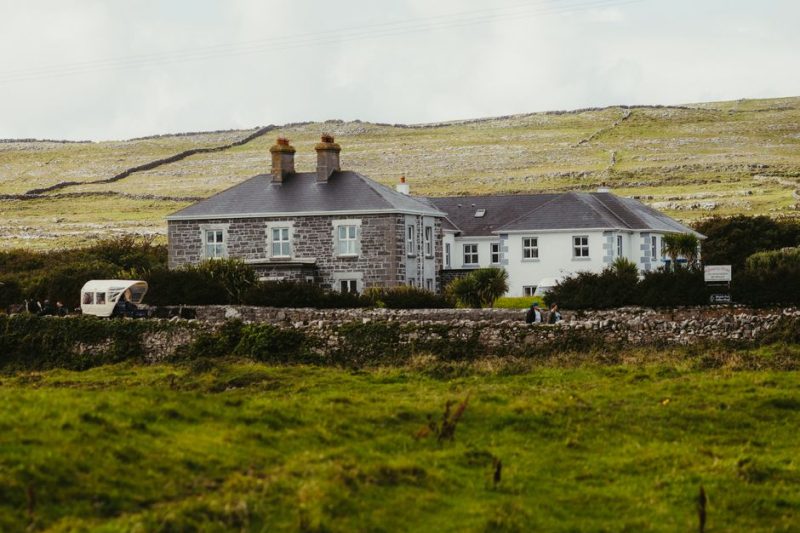 Ireland Hotel Prices January: Ireland Hotel Prices in January: Why Rates Drop and How to Book Smart