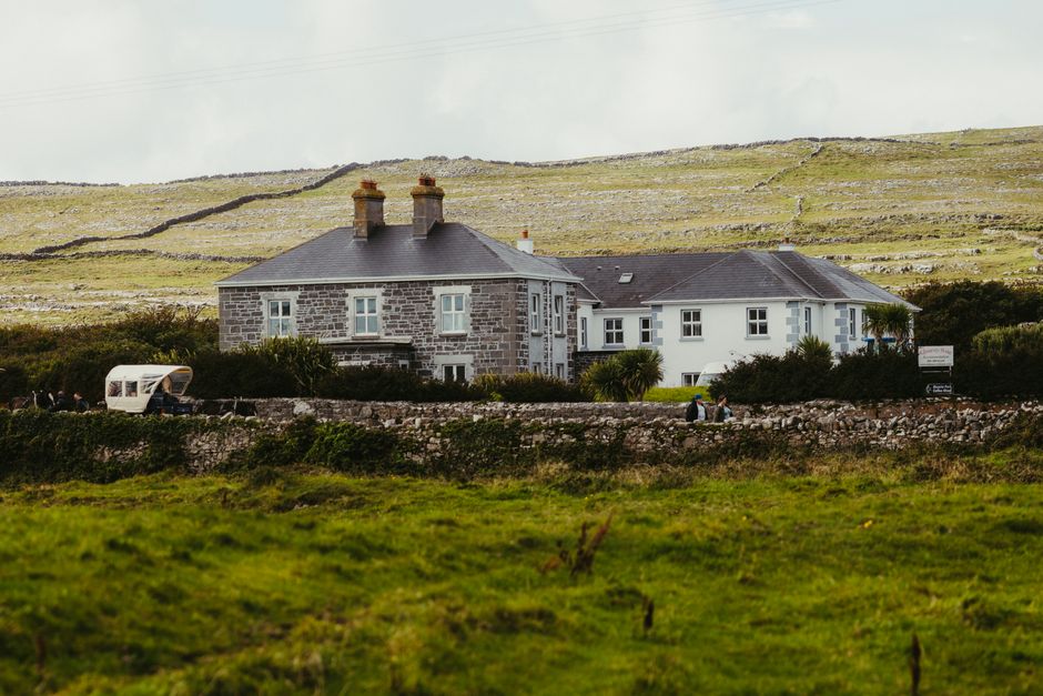 Ireland Hotel Prices January: Ireland Hotel Prices in January: Why Rates Drop and How to Book Smart
